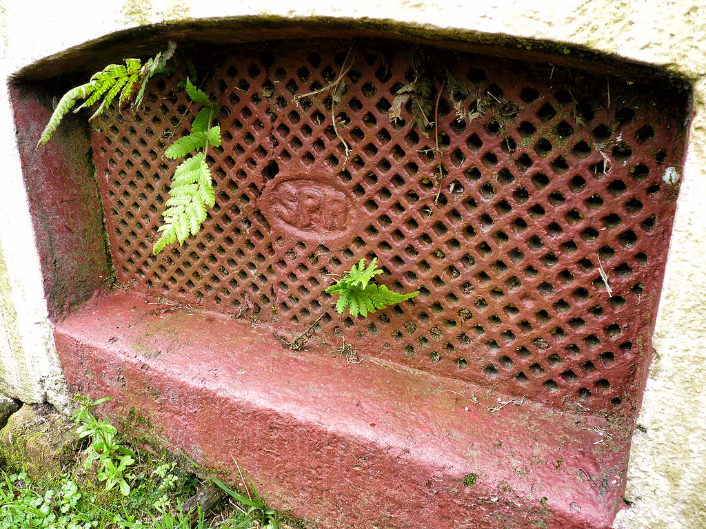 Fondations en béton d'une maison en construction